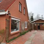 Daire Gaestehaus Am Bahnhof Norddeich (Norden)