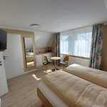 Daire Gaestehaus Am Bahnhof Norddeich (Norden)
