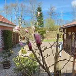 Daire Gaestehaus Am Bahnhof Norddeich (Norden)