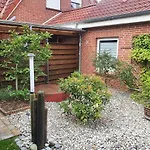 Daire Gaestehaus Am Bahnhof Norddeich (Norden)