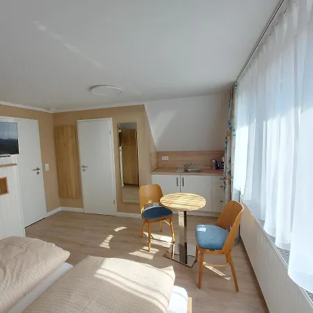 Gaestehaus Am Bahnhof Apartment
